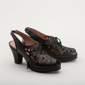 Royal Vintage/American Duchess Rita 1940s Cutout Platform Slingbacks (Black)